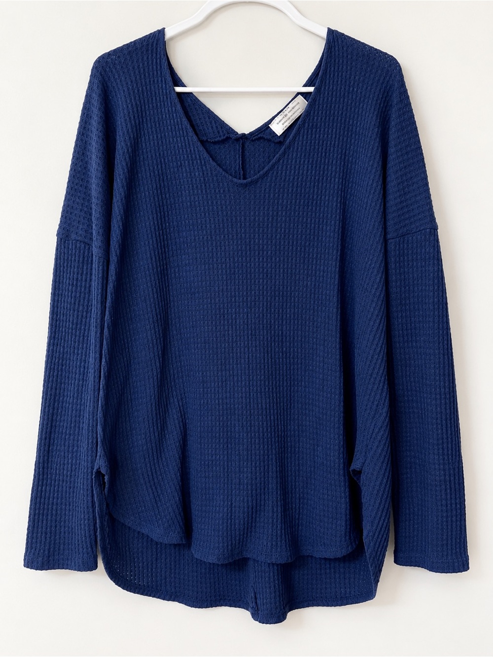 Relaxed V-Neck Waffle Tunic Top in Navy